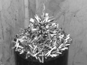 Выкуренная сигарета может сильно ударить по карманам дончан