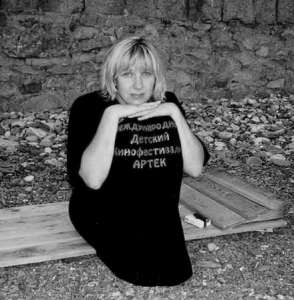 Актриса Елена Яковлева не торопится расстаться с пагубной привычкой