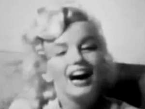Мэрилин Монро с сигаретой